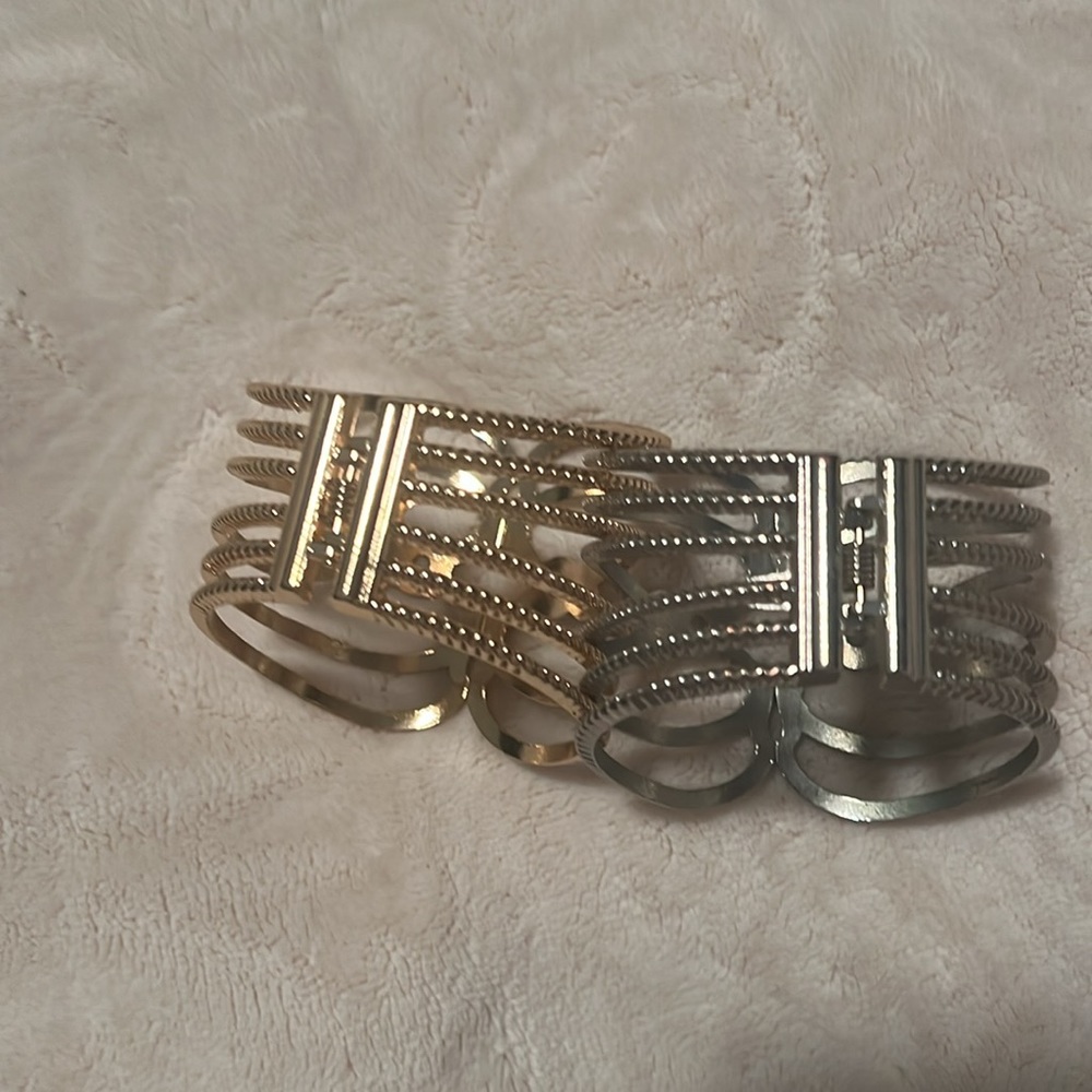 Bracelets - Picture 2 of 6